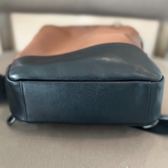 Coach Graham Pack Crossbody - Picture 14 of 16